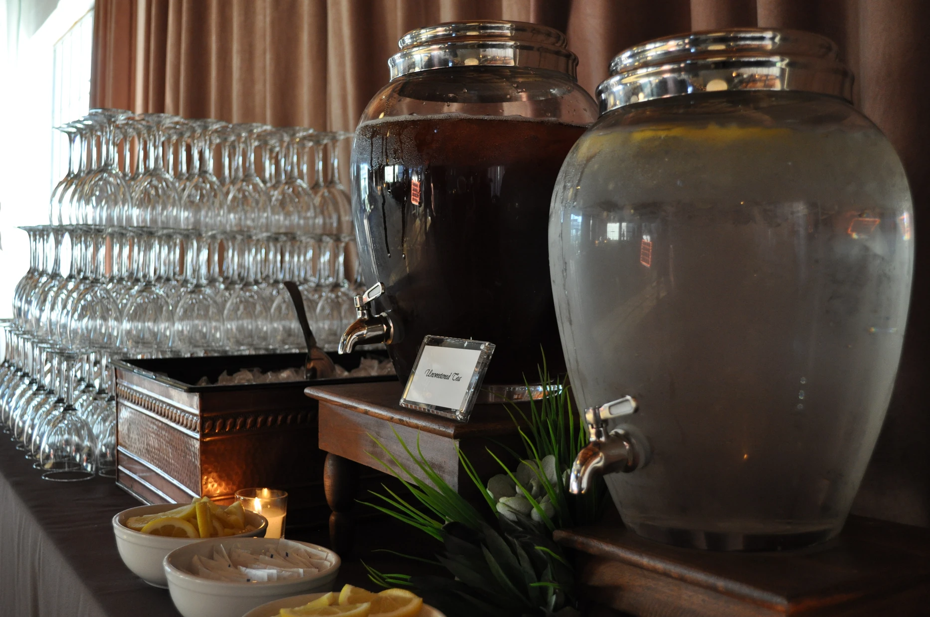 Beverage station with iced tea dispensers and glassware